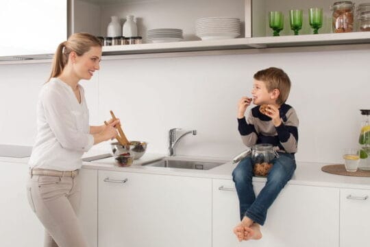 O amenajare bucătărie pentru toată familia: 10 lucruri esenţiale