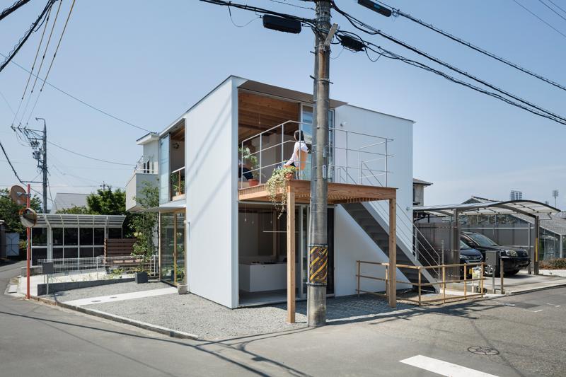 Casa pe cadre de lemn japonia acces etaj si veranda