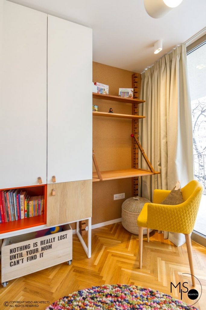 apartament amenajat de MISO Architects - birou camera copil